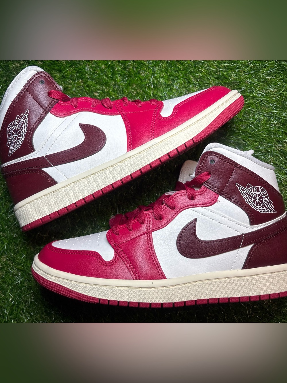 Nike Air Jordan 1 mids Red and White women’s 8, youth 6.5. Brand New!